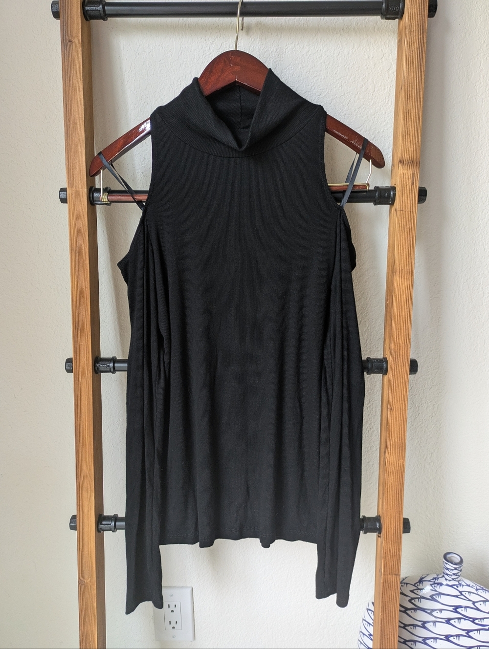 Joe's Jeans Black Cold-Shoulder Turtleneck Long Sleeve Ribbed Top - Size L